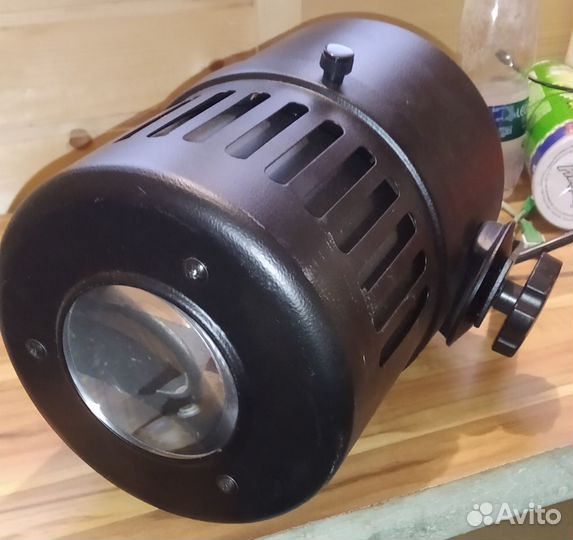 W218 (Светомузыкальный прожектор)