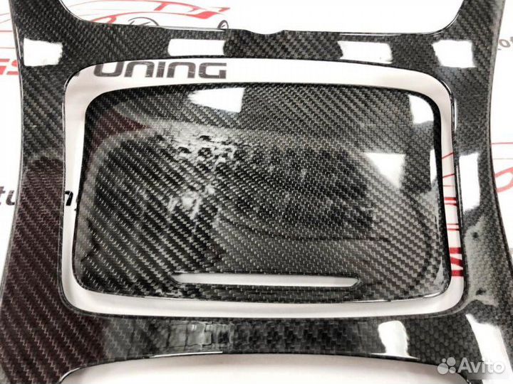 Карбоновая вставка в консоль Mercedes W213