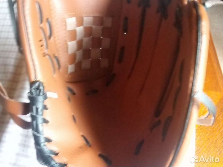 Бейсбольная перчатка