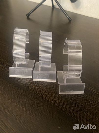 Пластиковый держатель для часов