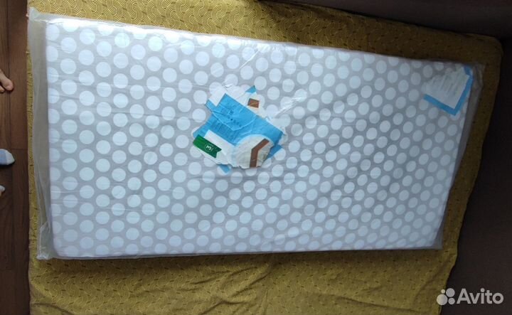 Детская кроватка с матрасом