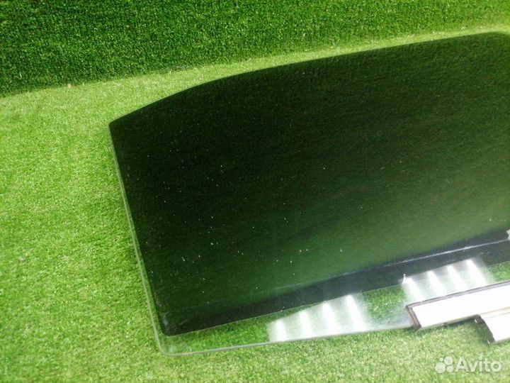 Стекло двери заднее правое Toyota Camry V50