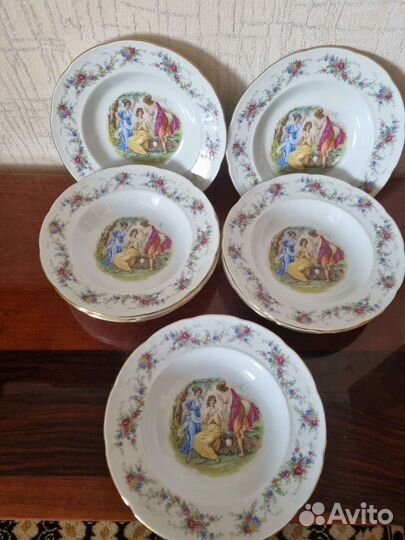 Набор тарелок