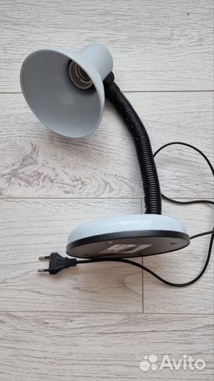 Настольная лампа