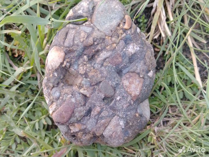 Камень с магмой