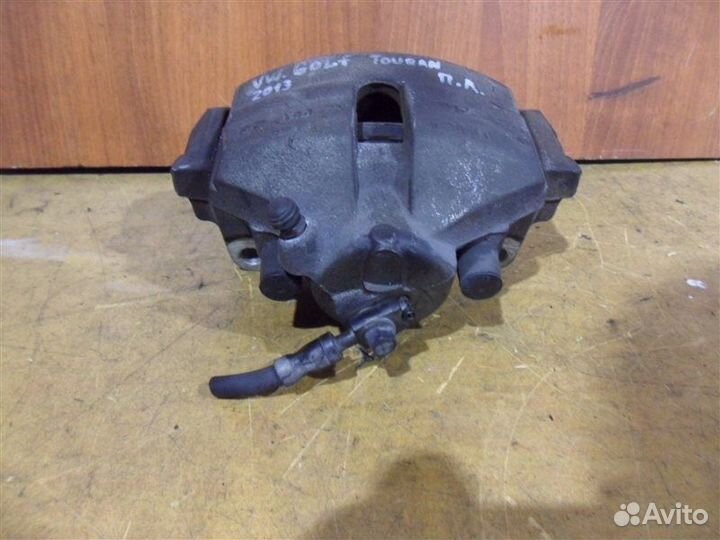 Тормозной суппорт передний левый Volkswagen Golf 6