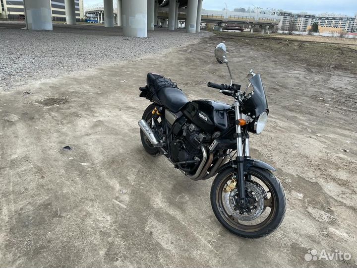 Yamaha XJR 400