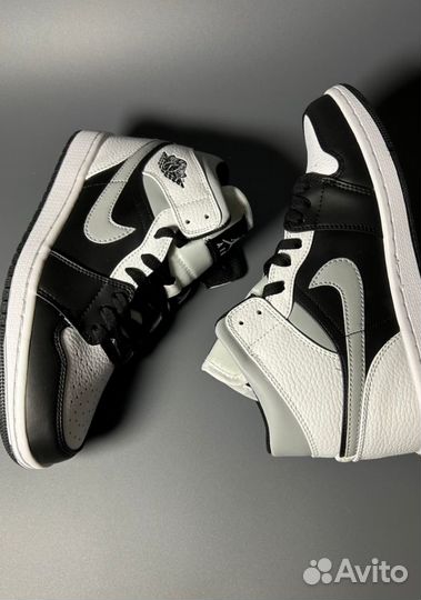 Кроссовки Nike Air Jordan 1 Black & White Люкс