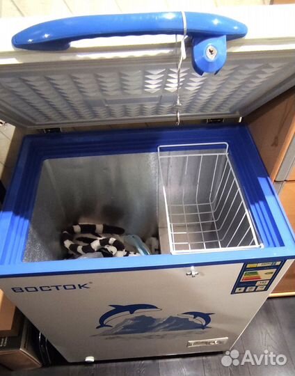 Морозильный ларь с глухой крышкой