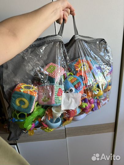 Развивающие игрушки для малышей пакетом