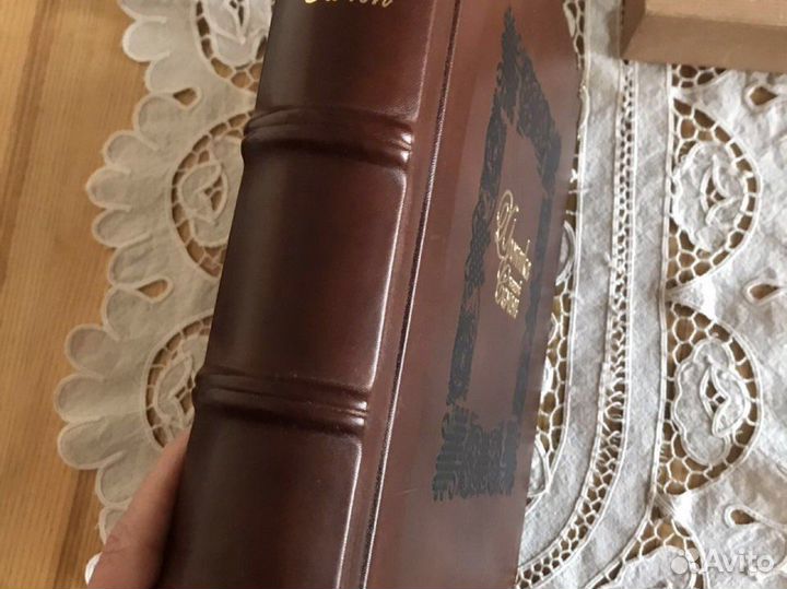 Новый кожаный фотоальбом - подарок на свадьбу