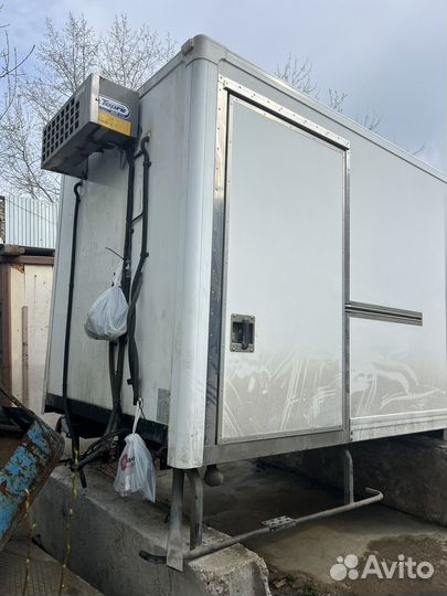 Будка с рефрижератором