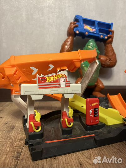 Гоночный трек hot wheels горилла бу