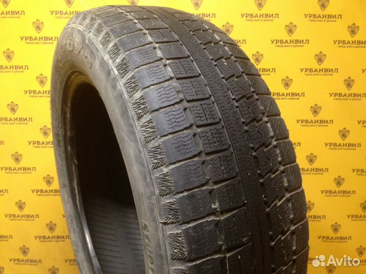 Toyo Winter Tranpath MK4a 215/60 R17