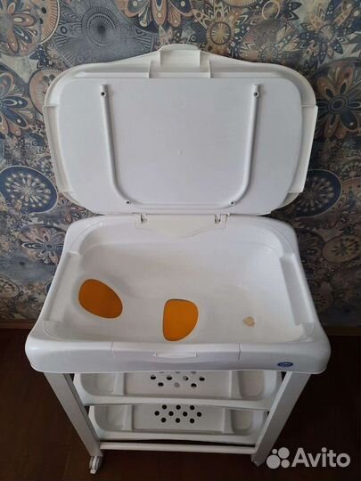 Пеленальный столик с ванночкой Pali