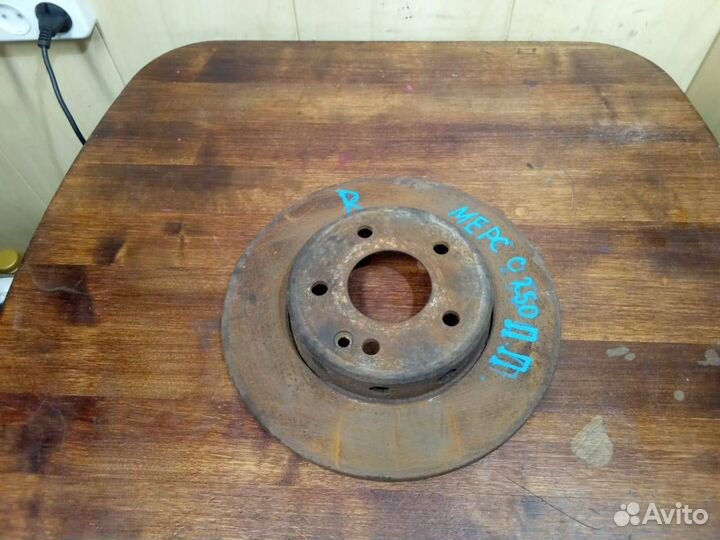Тормозной диск передний Mercedes C250W202