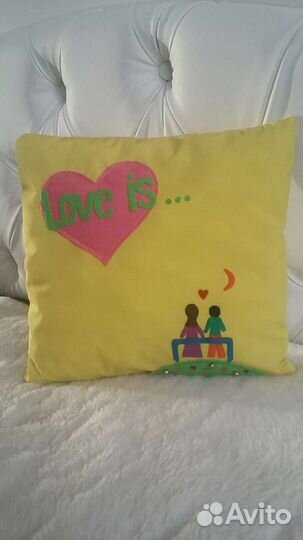 Подушка декоративная love IS