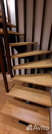 Лестница на металлокаркасе г-образная