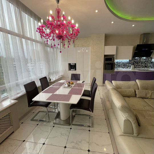 4-к. квартира, 200 м², 10/11 эт.