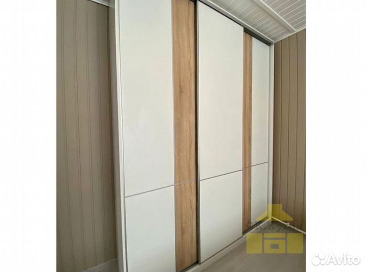 Книжный шкаф