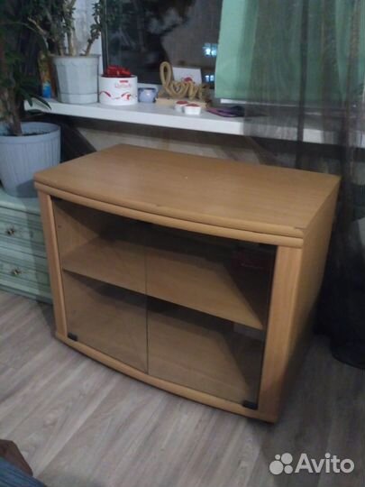 Журнальный столик на колесах