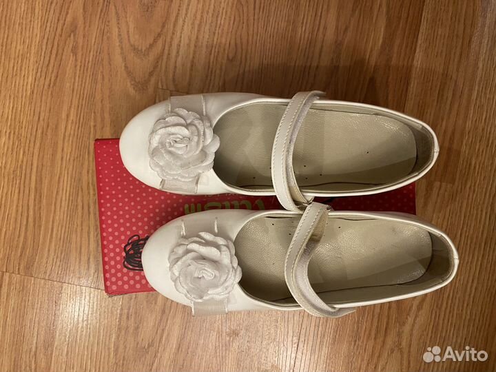 Туфли для девочки праздничные