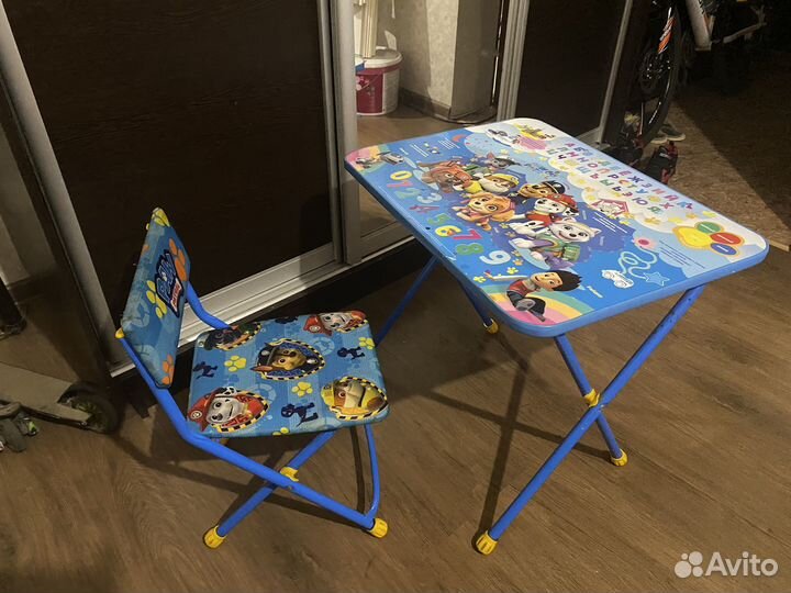 Детский стол со стулом