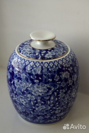 Китайская вазочка с орнаментом