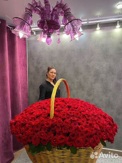 Большая корзина роз