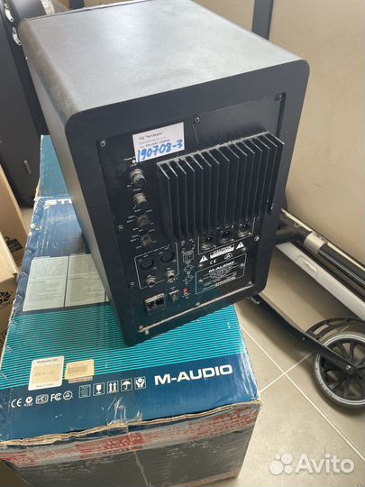 Студийный сабвуфер M-Audio