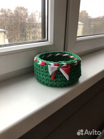 Вязанные корзинки, ёлки, сапожки, рождественские В