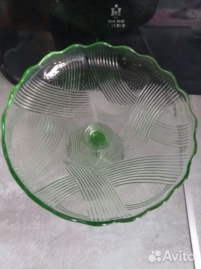 Ваза для фруктов на ножке