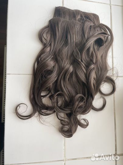 Волосы на заколках