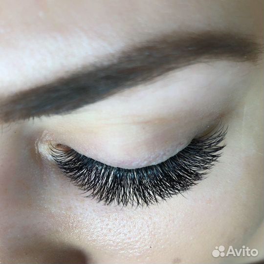 Наращивание ресниц и оформление бровей