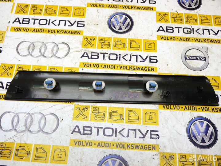 Накладка парога передняя правая Вольво V70-3