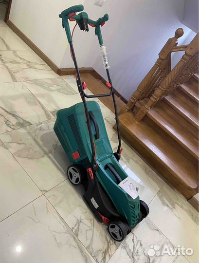 Электрическая газонокосилка Bosch ARM 37 1400 Вт