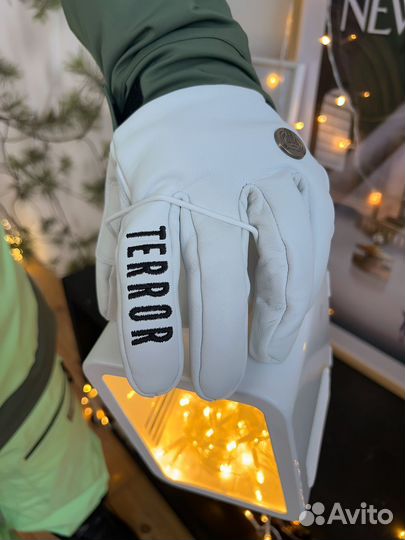 Перчатки зимние на мембране кожаные белые