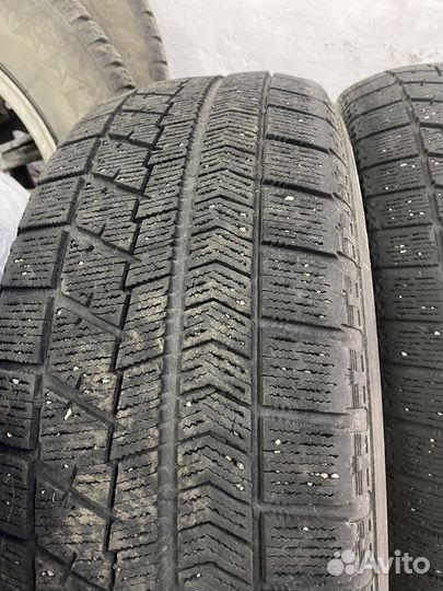 Bridgestone Blizzak VRX 215/60 R17