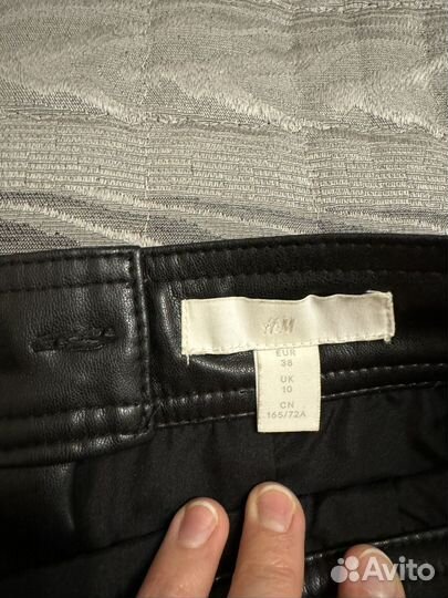 Юбку из экокожи HM