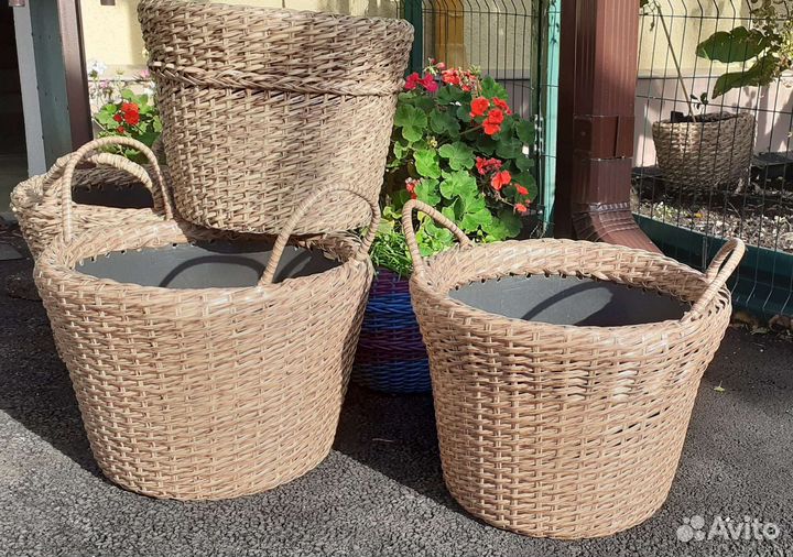 Лучшее от мастера Кашпо из ротанга.Объём- на 20л