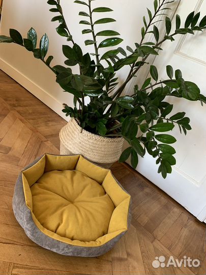 Лежанка для кошки или маленькой собачки