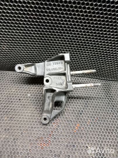 Правый кронштейн двигателя Opel Vectra B