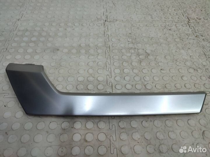 Молдинг решетки радиатора правый Mitsubishi