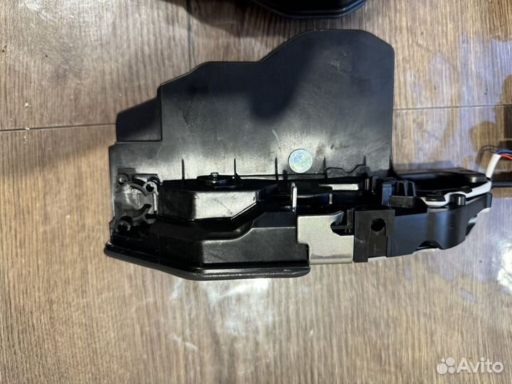 Замок с доводчиком двери BMW x5 e70 x6 e71