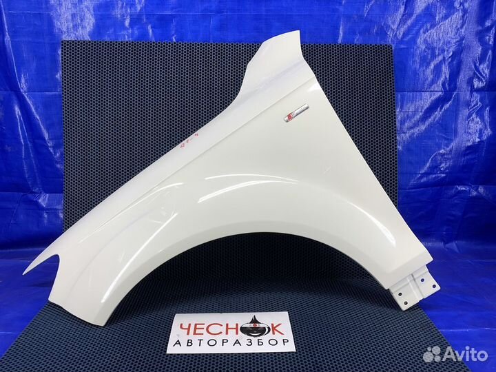 Крыло переднее левое Audi Q7 до 2015 белый R6 / R9