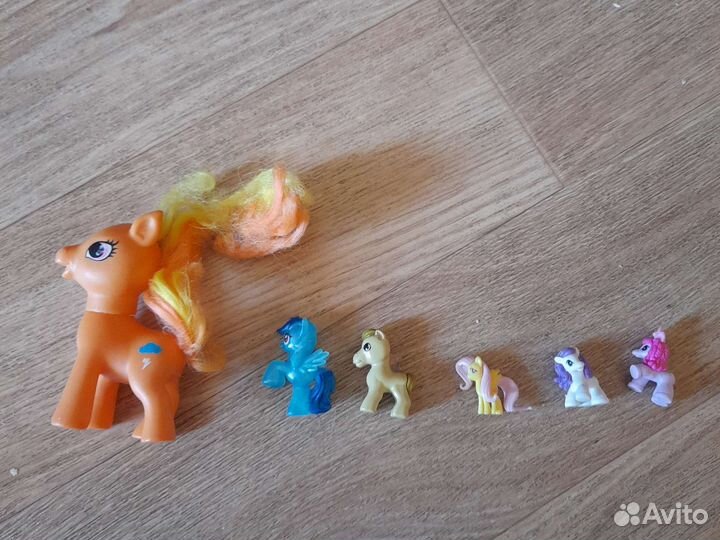 Фигурки лошадок