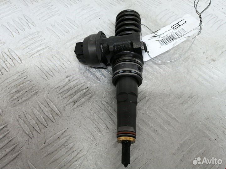 Форсунка Volkswagen Golf 5 2007 038130073AG