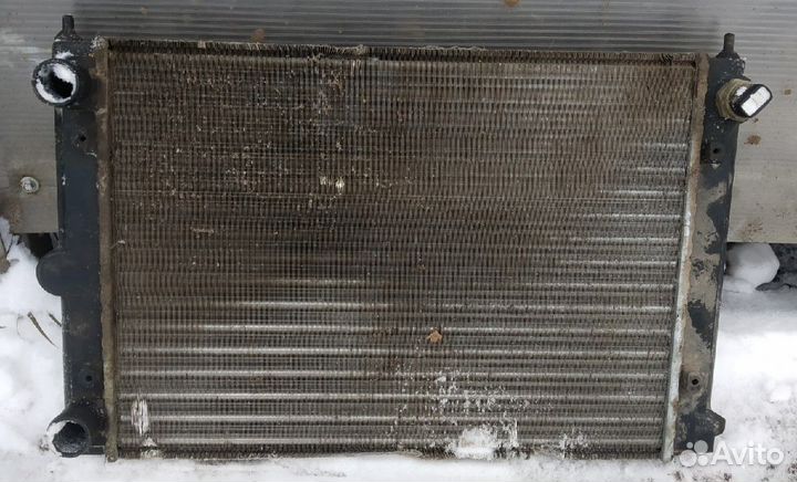 Радиатор охлаждения Фольксваген Гольф 2