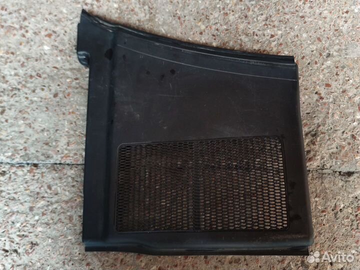 Крышка салонного фильтра Audi A4