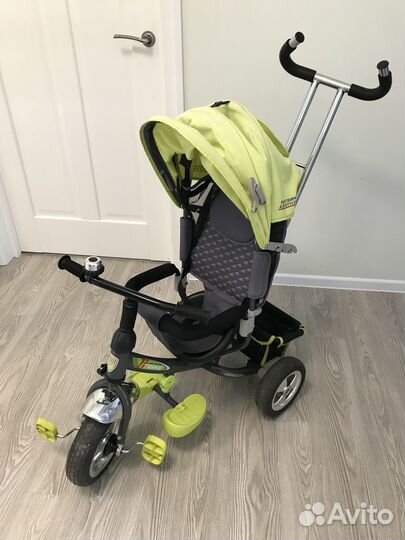 Детский трехколесный велосипед с ручкой